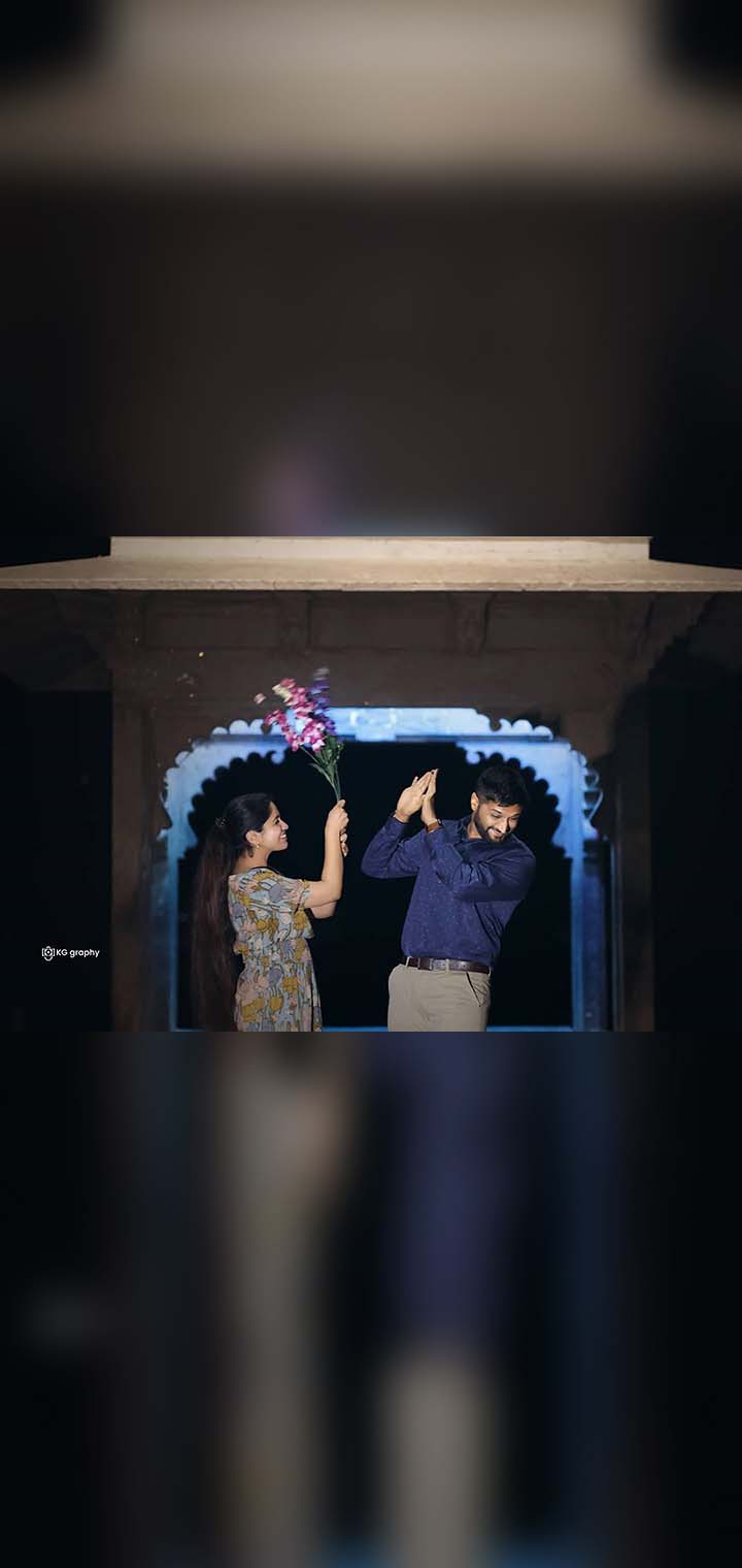 KG graphy Pose Image